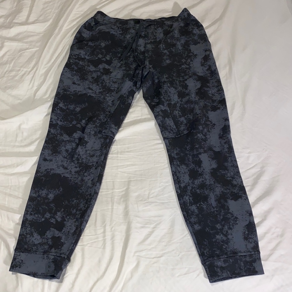Men’s Medium Lululemon Joggers - NEVER WORN